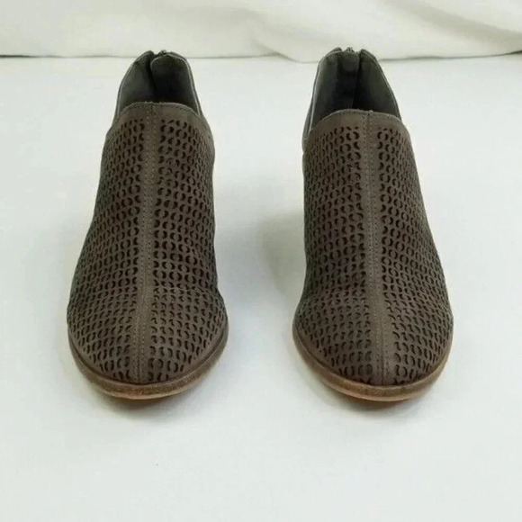 Vince Camuto 8M Women's Chocolate Brown Back Zip Mid Ankle Block Heel Lazar Cut - Picture 10 of 12